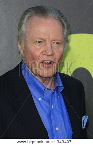 LOS ANGELES - 25 de JUN: Jon Voight chega a estréia de 