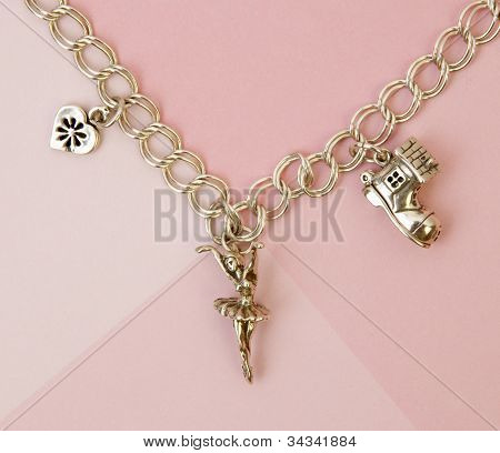 Armbånd på Pink baggrund