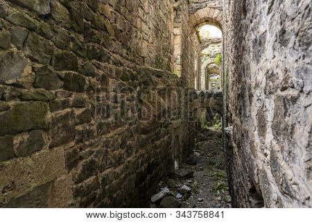 Vazelon, Turkey - May 6, 2019: Destoyed And Abandoned Monastery Of Vazelon In The Mountains Of Turke