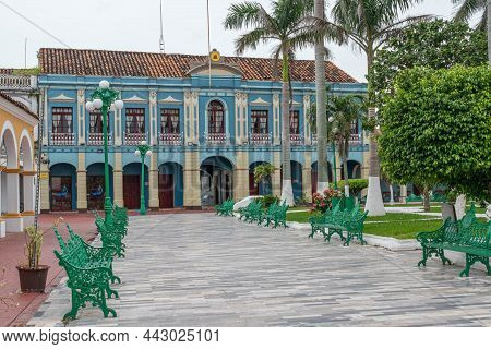 Tlacotalpan, Veracruz, Mexico- August 20, 2021: Typical Street View At Tlacotalpan Downtown With Col