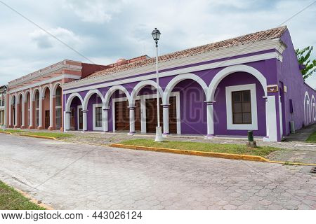Tlacotalpan, Veracruz, Mexico- August 21, 2021: Streets With Typical Houses Of Mexican Colonial Town