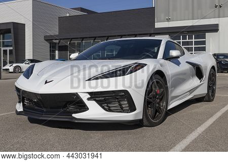 Indianapolis - Circa December 2021: Chevrolet Corvette On Display At A Dealership. The Corvette Is N