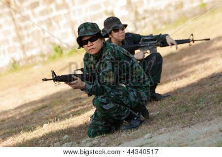 Frauen in der militärischen Ausbildung