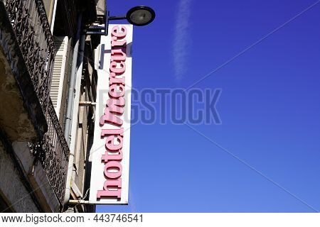 Bordeaux , Aquitaine  France - 12 20 2021 : Mercure Hotel Text Brand Hostel And Logo Sign Building W