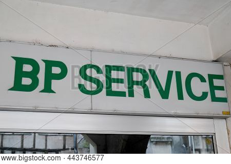 Bordeaux , Aquitaine France - 12 10 2021 : Bp Logo Brand Vintage And Sign On Gas Service Station Fue