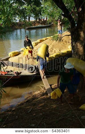 Dealer Buy Rice And Transport By Boat