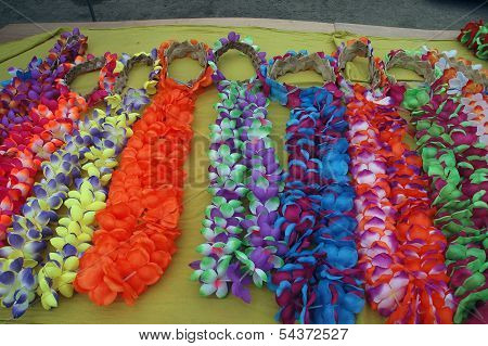 leis.