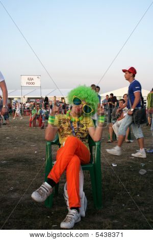 Some Verry Funny Guy With Green Head And Big Eyeglasses