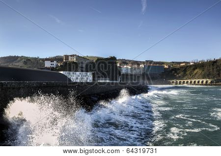 Splashing Wave In To The Wall