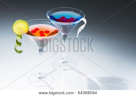Molecular mixology - Cocktail with juice sphere