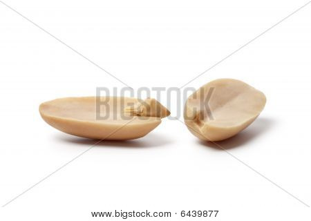 Dvě poloviny pealed oříšky