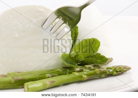 Mozzarella ve kuşkonmaz