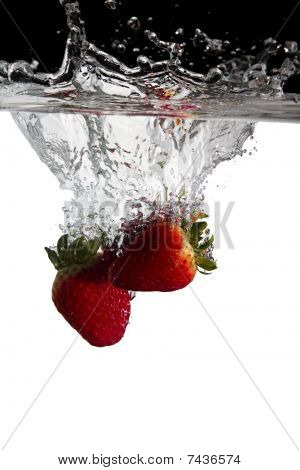 fraises dans l'eau