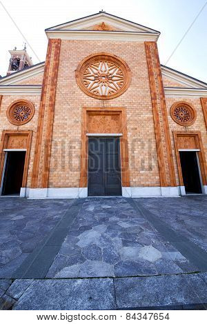 Church  In  The Vergiate Old   Closed Brick   Sidewalk Italy  Lombardy