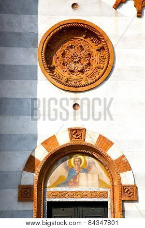 Rose Window  Italy  Lombardy     In  The Mercallo Old      Tower   Tile