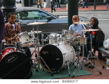 San Francisco, Us - Sept 19, 2010: Unidentified Young Boys Play Drums On Downtown Street In San Fran