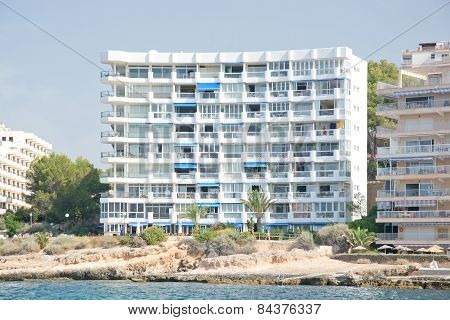 Hotel between Santa Ponsa and Peguera