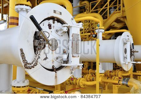 Pig luncher in oil and gas industry, Cleaning pipe line equipment in oil and gas industry