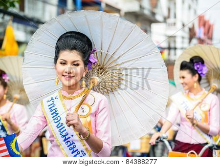 Chiang Mai, Thailand-january 17 : 32Th Anniversary Bosang Umbrella Festival,women In Traditional Cos