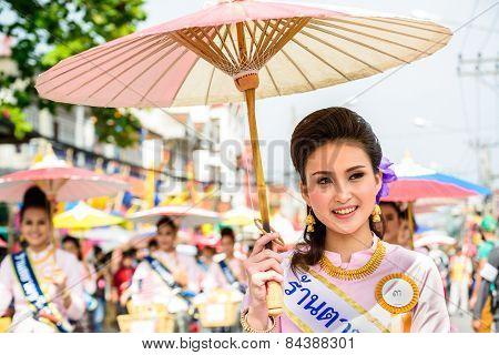 Chiang Mai, Thailand-january 17 : 32Th Anniversary Bosang Umbrella Festival,women In Traditional Cos