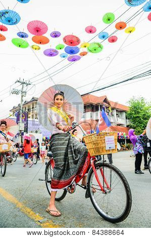 Chiang Mai, Thailand-january 17 : 32Th Anniversary Bosang Umbrella Festival,women In Traditional Cos