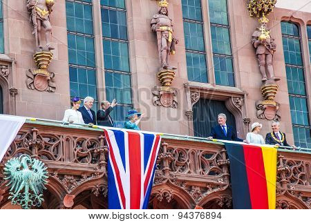 Queen Elizabeth Greets The Audience From The Balcony