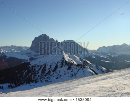 Dolomit Berg mit Gleitschirm