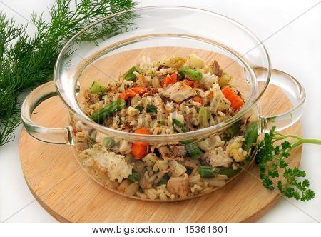 Risotto i glas gryta med färska örter