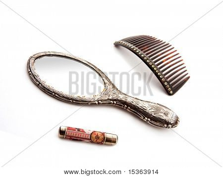 Accessori make-up vintage, isolati su sfondo bianco