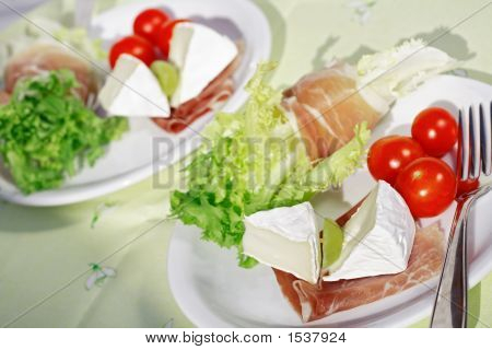 Pernil em salada com queijo