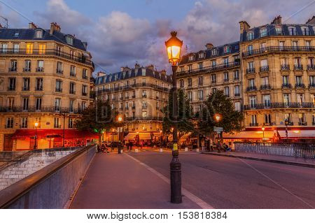 Street Cafes On The Ile Saint Louis In Paris At Night