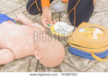 cpr and aed training victim child drowning