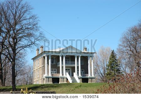 Gyarmati Mansion