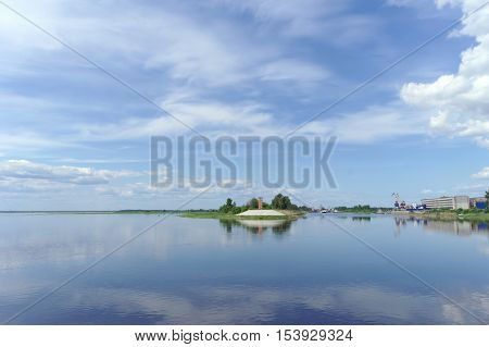 Gorodets,, Russia. - June 2.2016. Mayak Gorodetsky Gateway On The Volga River. Reflection Of Clouds