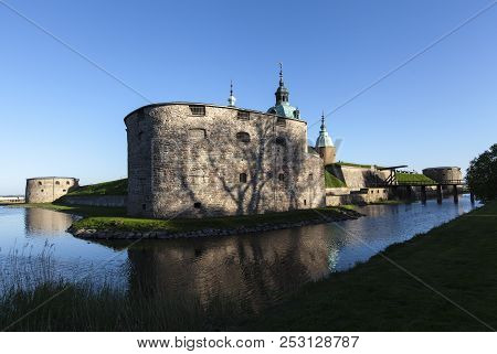 Kalmar, Sweden On May 13. View Of The Kalmar Castle Through The Sea On May 13, 2018 In Kalmar, Swede