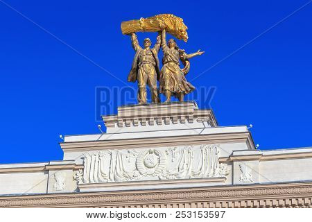 Moscow, Russia - August 01, 2018: Sculptural Composition Tractor Driver And Collective Farm Girl On 