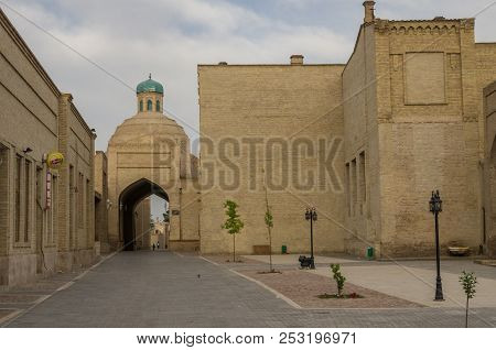 Bukhara, Uzbekistan - 29 April 2015:  Toki Sarrafon Trading Dome In Bukhara, Uzbekistan. Central Asi