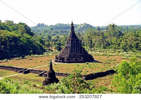 Laungbanpyauk Pagoda, Mrauk U, Rakhine State, Myanmar