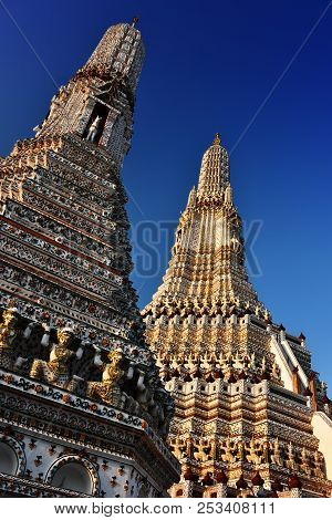 Wat Arun Ratchawararam, A Buddhist Temple In Bangkok, Thailand