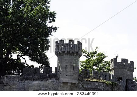 Warwick, Uk - August 05: Picture Of Warwick Castle - Mound On August 05, 2018 In Warwick, Warwickshi