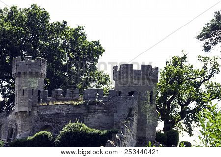 Warwick, Uk - August 05: Picture Of Warwick Castle - Mound On August 05, 2018 In Warwick, Warwickshi