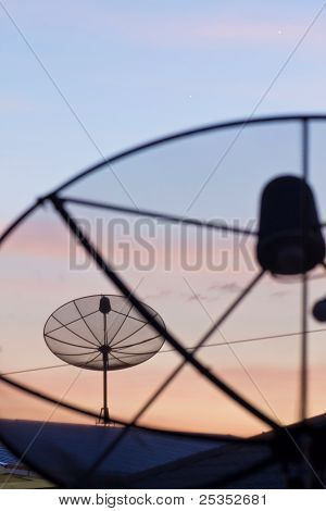 Antena parabólica preto