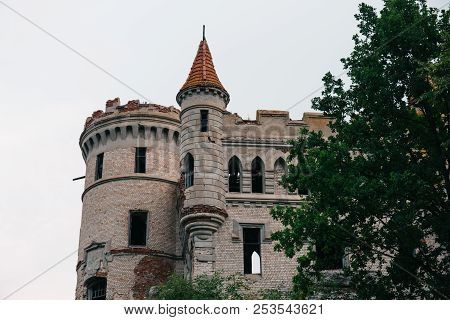 Ruins Of Destroyed Medieval Ancient Castle Of Estate Of Khrapovitsky In Muromtsevo, Russia