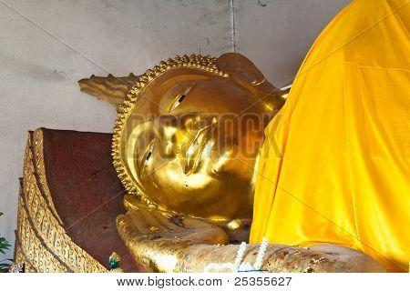 der goldene Buddha-Statue.