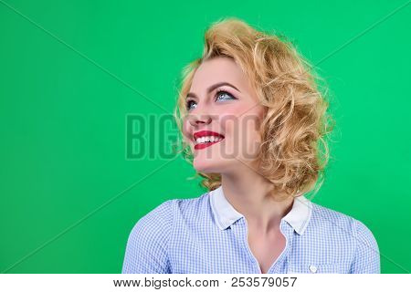 Pin Up. Retro Style. Woman With Bright Makeup. Portrait Of Smiling Pin Up Woman. Pin-up Clothes. Por