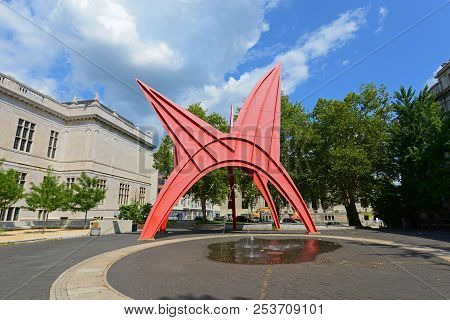 Hartford, Ct, Usa - Aug. 16, 2015: Sculpture Stegosaurus By Alexander Calder In Burr Mall In Downtow