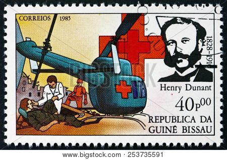 Guinea-bissau - Circa 1985: A Stamp Printed In The Guinea-bissau Shows Henri Dunant, Red Cross Found