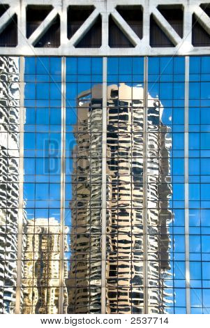 Riflessi nel vetro