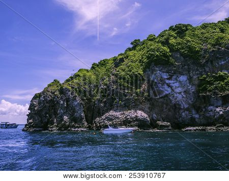 Beautiful Seascape With Koh Talu Island Rayong City,idyllic Ocean And Blue Sky In Vacation Time,summ