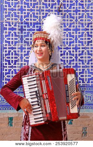 Khiva, Uzbekistan - May 4, 2011: Traditional Uzbek Musician Performing At Tosh Hovli Palace
